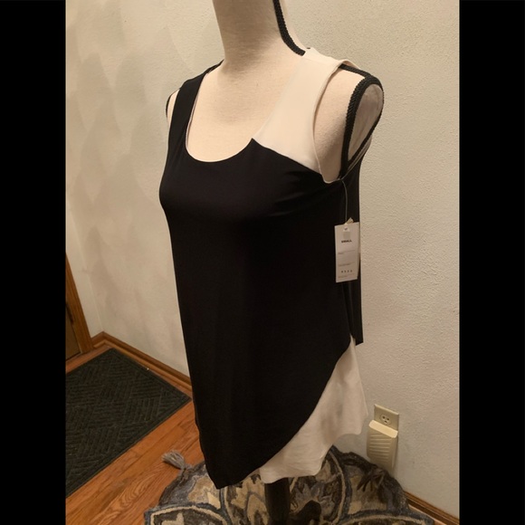 Sleeveless black and cream asymmetrical tank - Picture 1 of 6